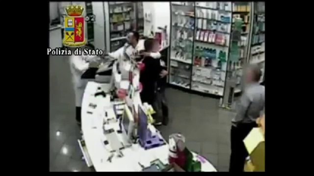 Milano - Arrestato rapinatore seriale di farmacie (16.03.13)