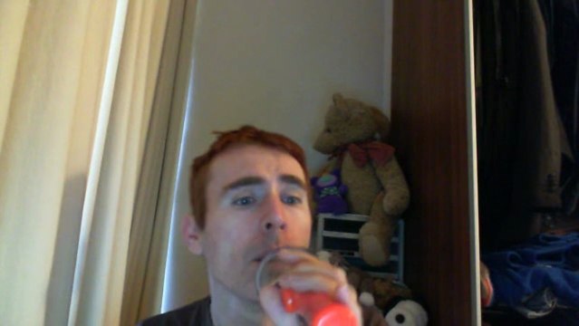 Wiwi égratigne l'esercito del surf de Catherine Spaak