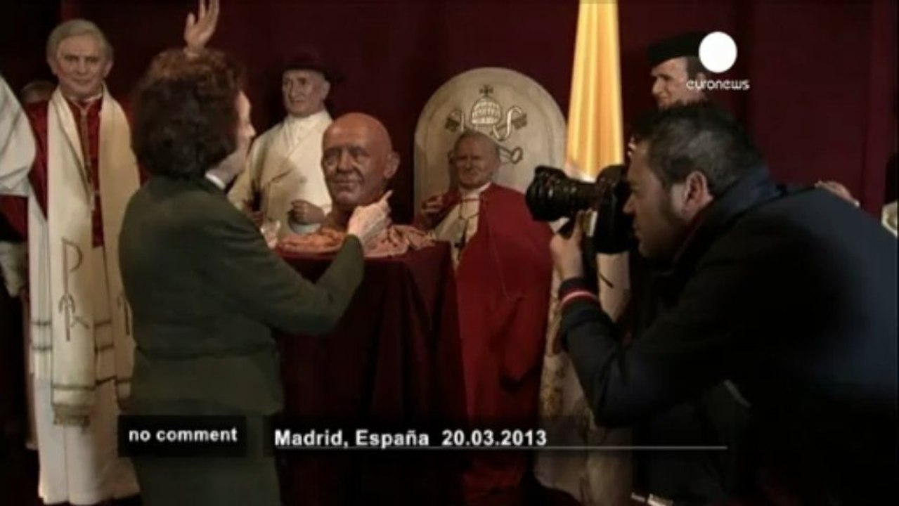 Le moule de la statue de cire du pape... - no comment