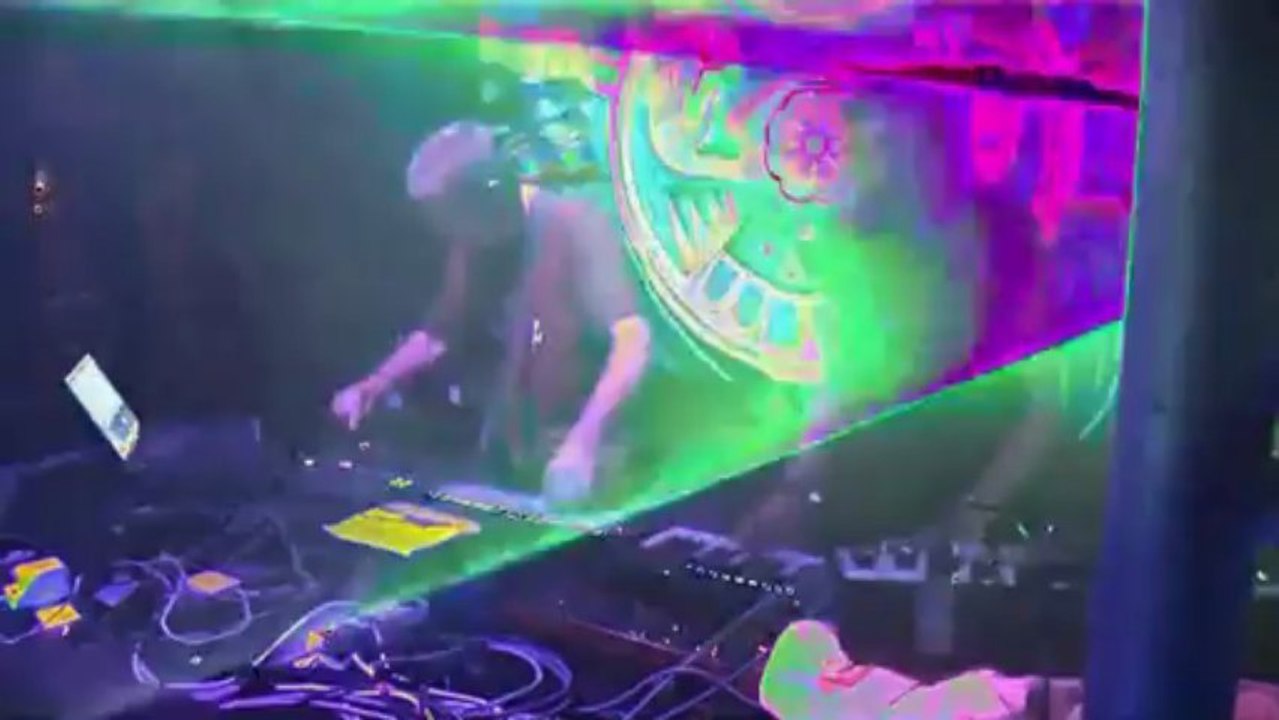System 7 live in Paris track 2