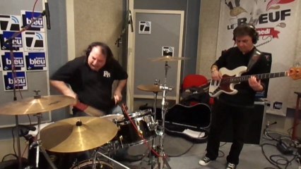 [BDS] Paris Moscou Guitare VS Accordéon sur ZZ Top