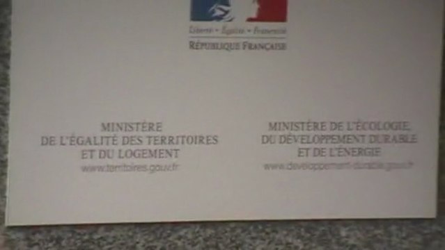 Des mal-logés évacués d'une annexe du Ministère du Logement