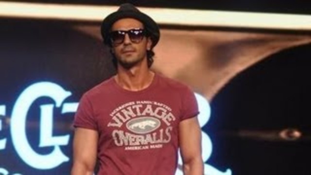 Arjun Rampal Walks The Ramp @ Allure Fashion Show 2013