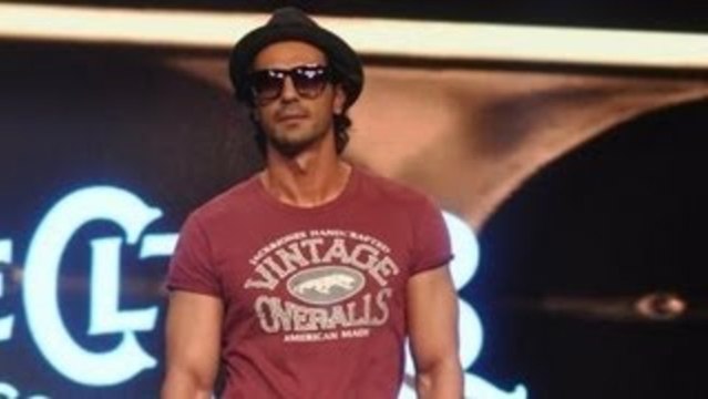Arjun Rampal Walks The Ramp @ Allure Fashion Show 2013