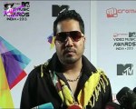 Priyanka Chopra, Anushka Sharma deo Music Awards India 2013