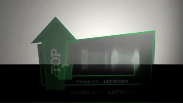 Laura, jeune trisomique, présente les titres du journal