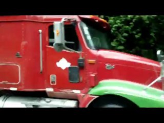 COSTA RICA trucks, camions sous la pluie