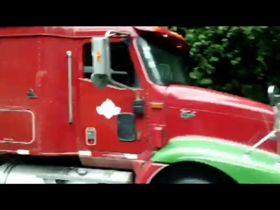 COSTA RICA trucks, camions sous la pluie