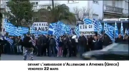 Les néo-nazis grecs manifestantent contre le sauvetage de Chypre
