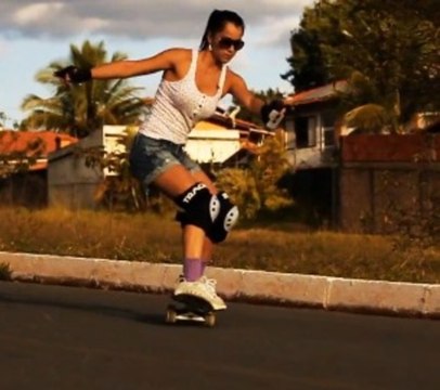 Girls Can Skate - Sula Paiva - Longboard Downhill - 2011
