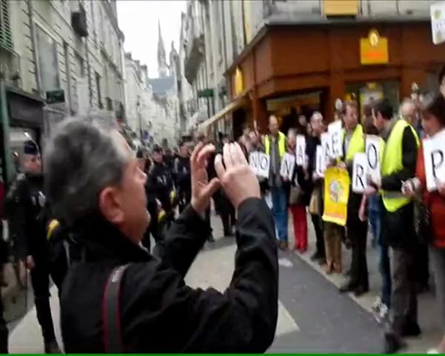 Manif contre NDDL lors de la visite de Jean Marc Ayrault à Angers