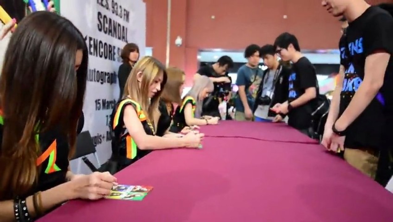 SCANDAL Autograph Session 2013