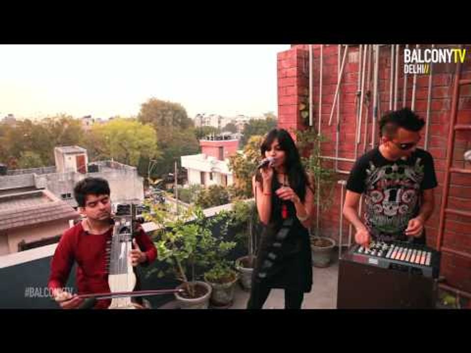 GODS ROBOTS - MISSING A BEAT (BalconyTV)