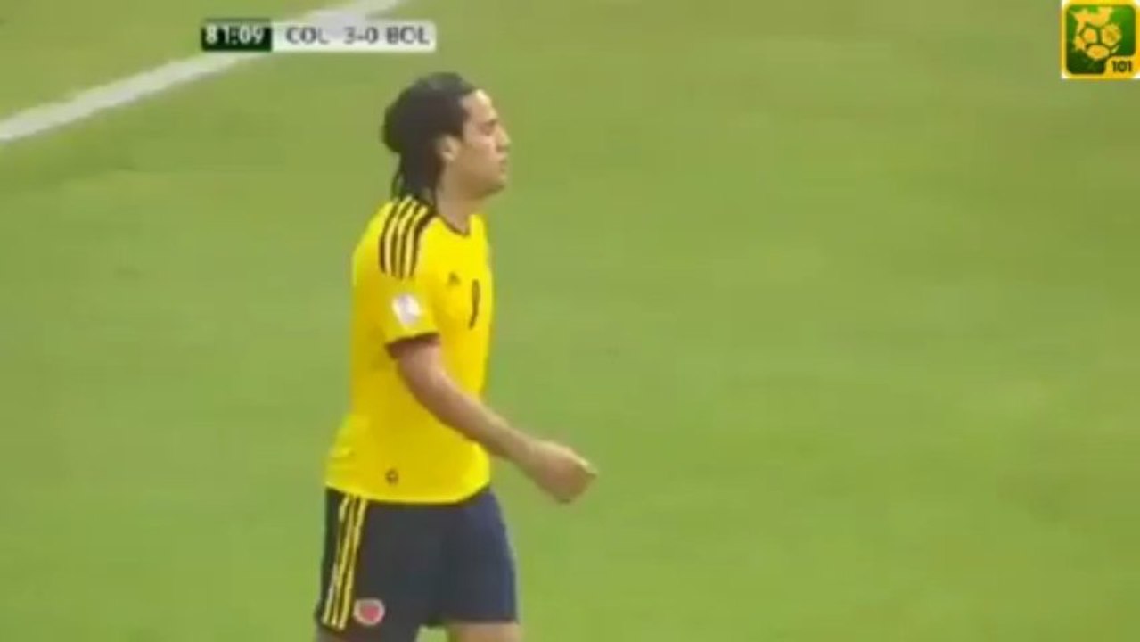 Ο Φαλκάο κάνει... κουτό αμυντικό της Βολιβίας!