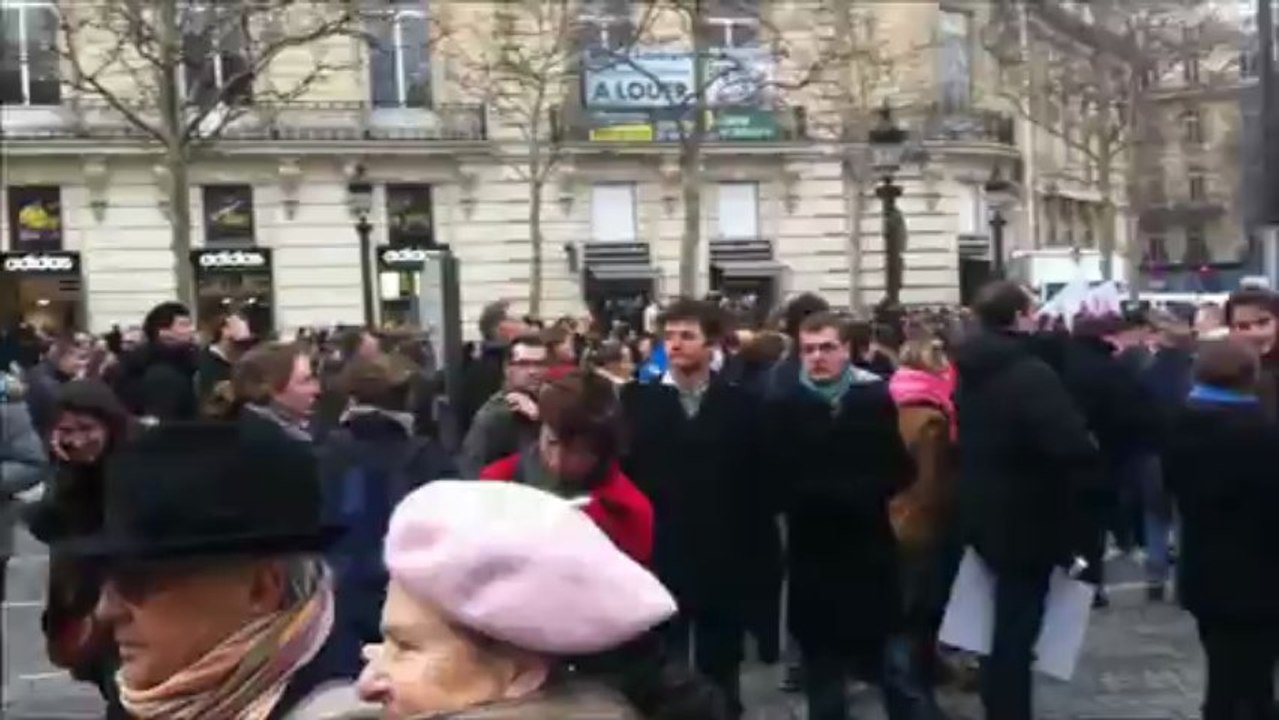 Rond-point des Champs-Elysées (24 mars 2013 - 17H56)