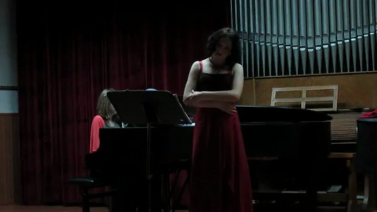 ECCOMI IN LIETA VESTE ...OH QUANTE VOLTE - PAULA RAD