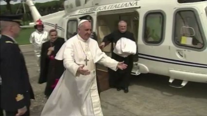 Rencontre historique entre le pape François et Benoît XVI