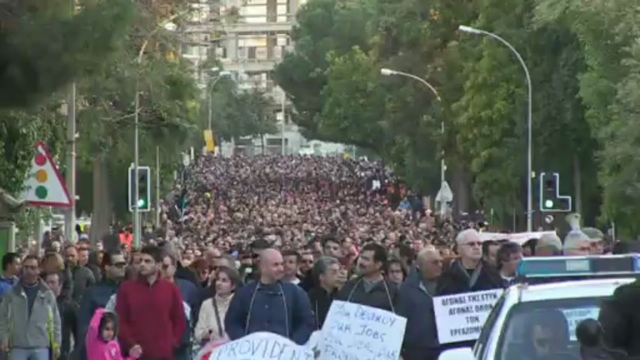 Chypre: des centaines d'employés de banques manifestent