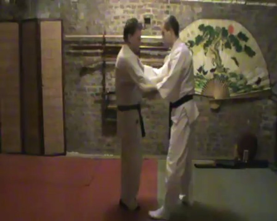 Judo no ushiro nage :  kaeshi waza atama oshi to hara