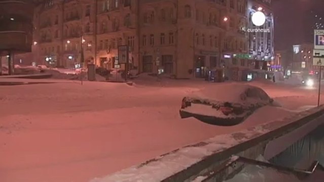 Capitale ucraina paralizzata dalla tempesta di neve,...