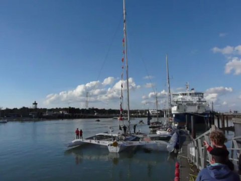 Mise à l'eau Arkema-Région Aquitaine le nouveau Trimaran de Lalou Roucayrol sur NaviguerEnAquitaine.com v5