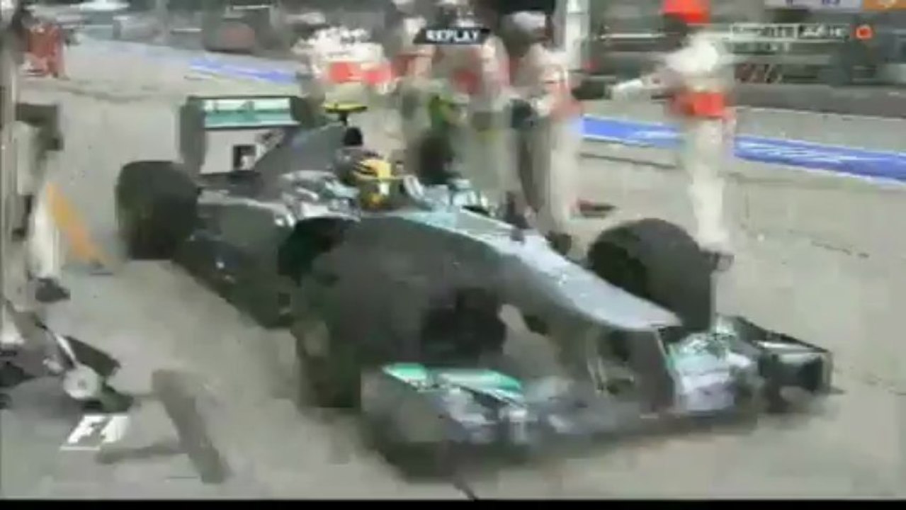 Lewis Hamilton (Mercedes) - Wrong Epic Pit Stop in Mclaren - Malaysia 2013