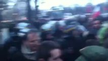 Encerclement devant le rond-point des Champs-Elysées