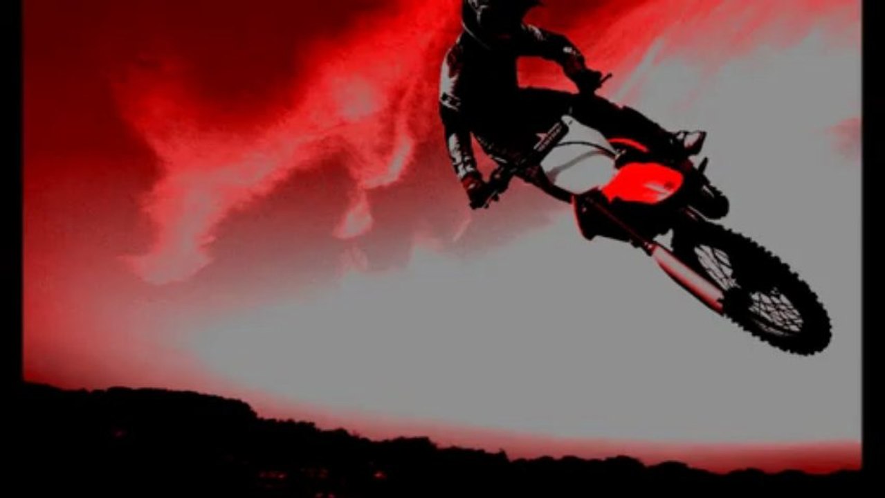 Flying by The Electric Trunk and Mariachis Gringos