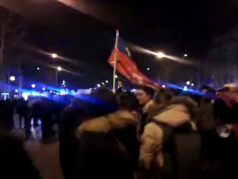 Manif pour tous - 24 mars 2013 (soir sur les Champs-Elysées) - Gazage et slogans