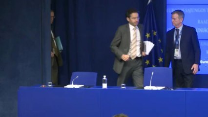 Cyprus sacrifices top banks to resurrect EU bailout