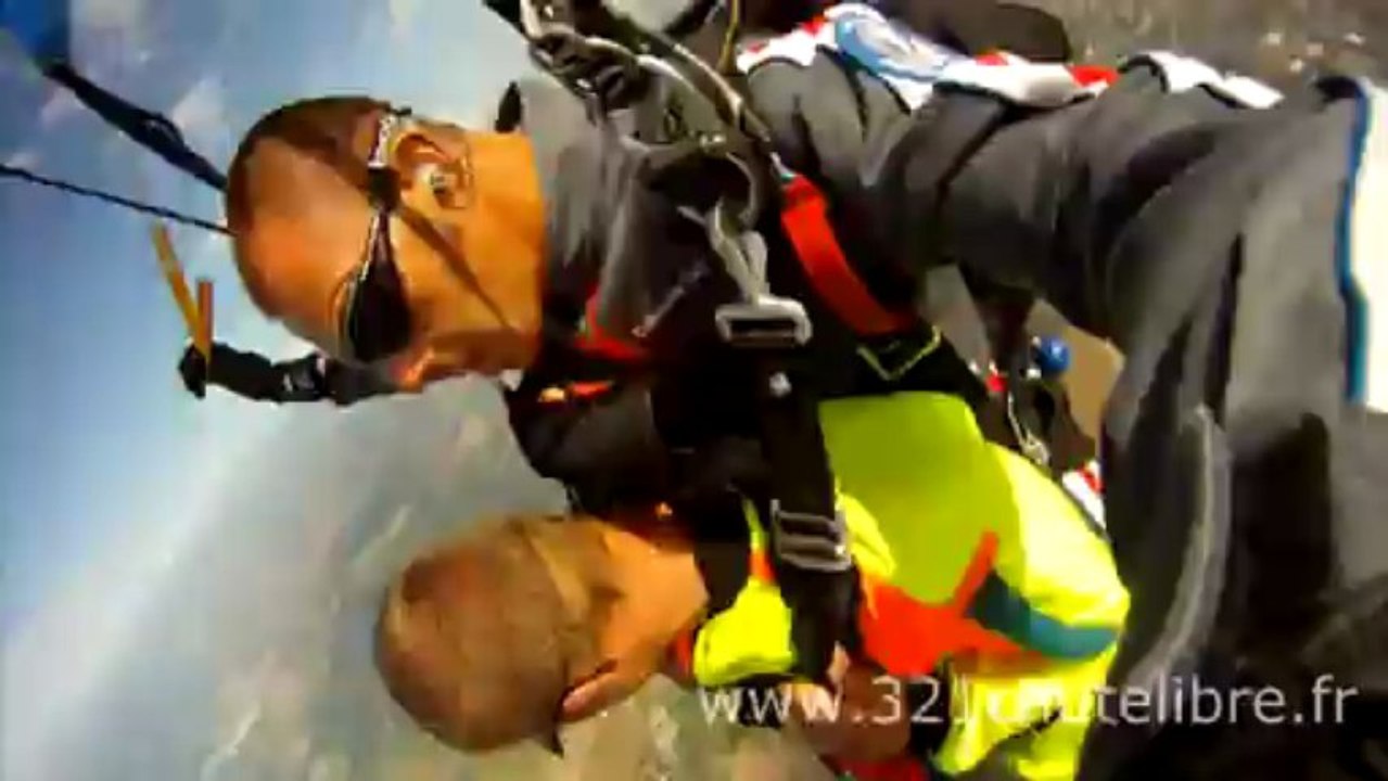 Bernier fait son saut en parachute