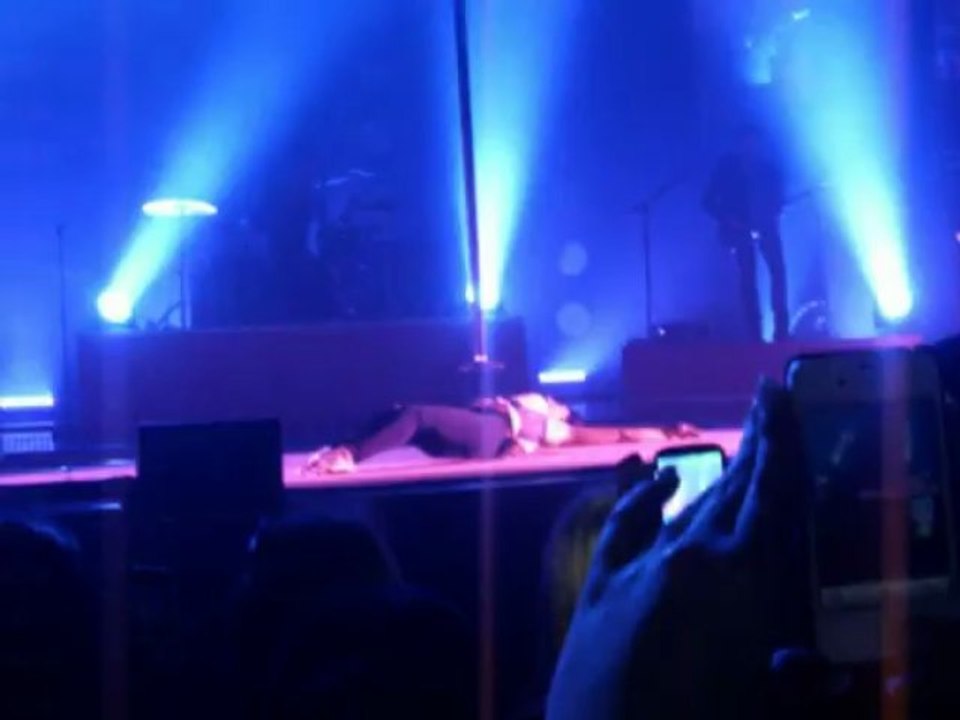 Jenifer @ Toulon, Zénith Oméga - Est-Ce-Que Tu M'Aimes ? Mât Pendulaire