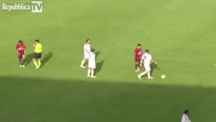 Un entraîneur italien attaque son joueur !