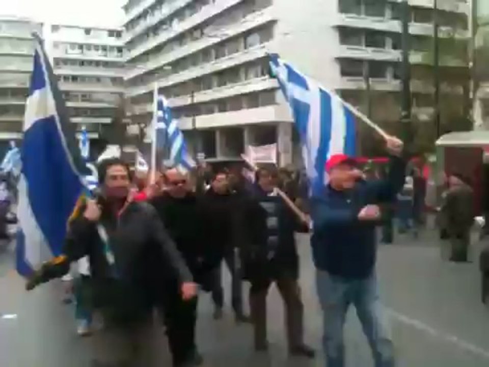 Παρωδία παρέλασης στο Σύνταγμα