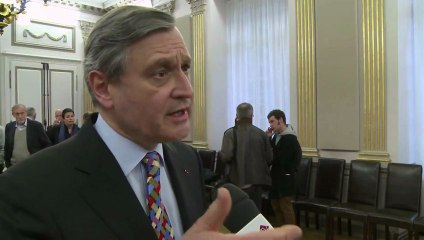 Des emplois avenirs signés en présence du Préfet