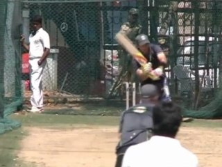 Australia skipper bats for failed batsmen