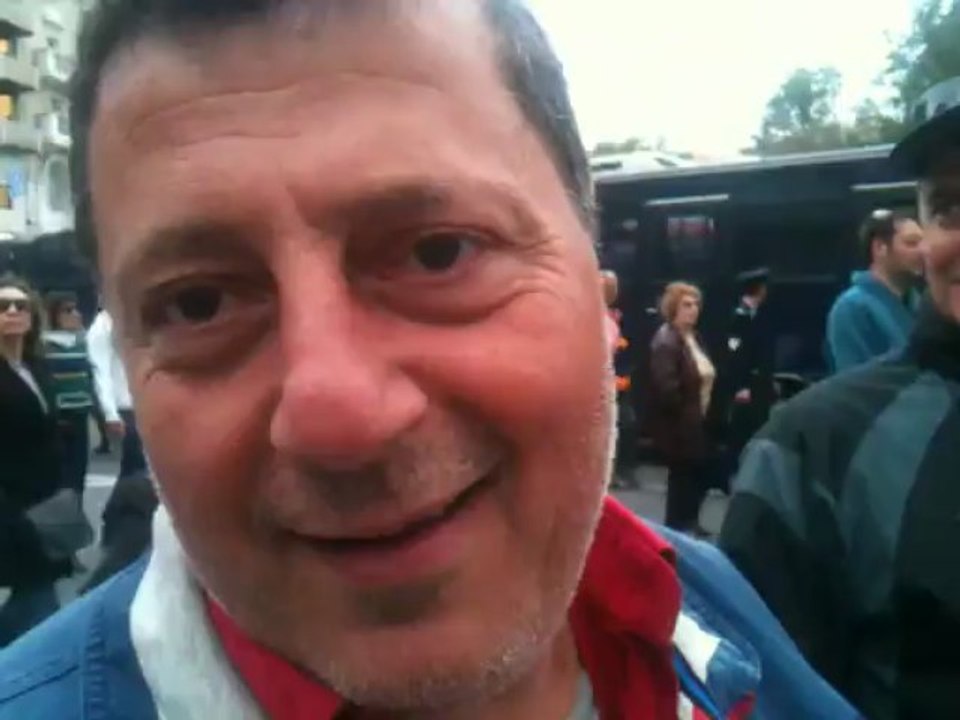 Πολίτης μιλά για την παρέλαση της 25ης Μαρτίου