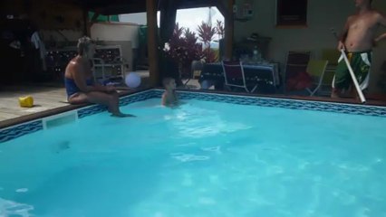 Elewa apprend à nager 2