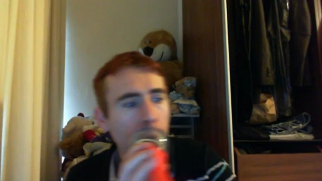 Wiwi égratigne quelqu'un pour quelqu'un d'Hoda Sanz