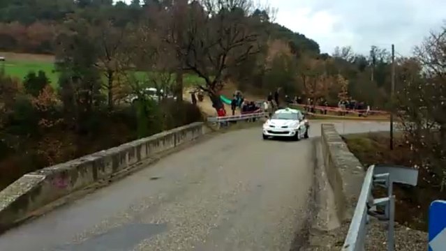 Rallye de Haute-Provence 2013 : Passage dans Villedieu