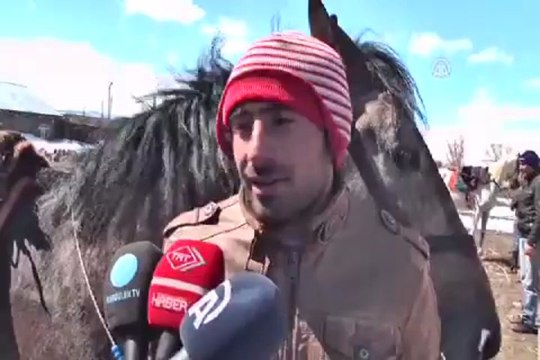 Kar üzerinde cirit gösterisi