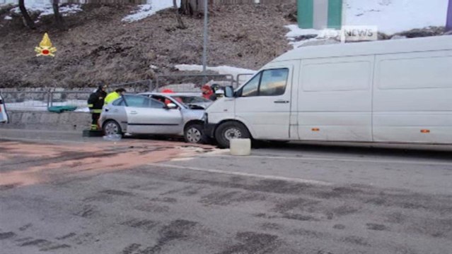 SCHIANTO FRONTALE, UN MORTO E DUE FERITI