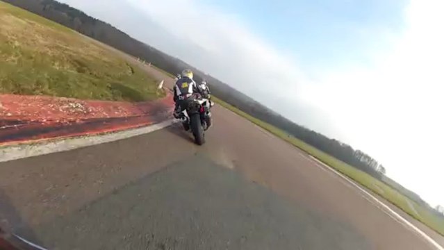 Ducati 600 Mostro Aprilia RSV 1000 Circuit des Ecuyers