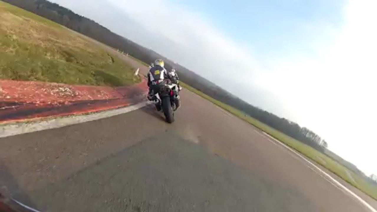 Ducati 600 Mostro Aprilia RSV 1000 Circuit des Ecuyers