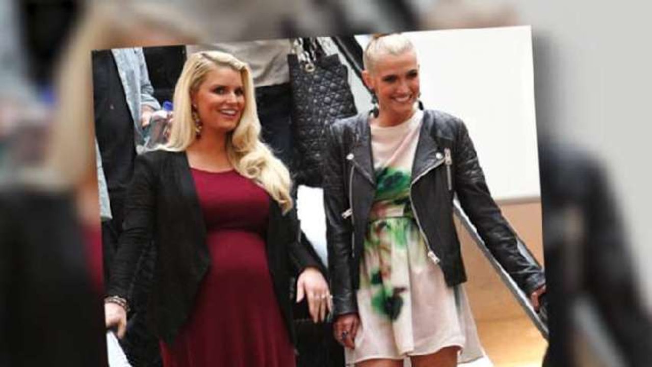 Jessica Simpson Shines in Maxi Dress