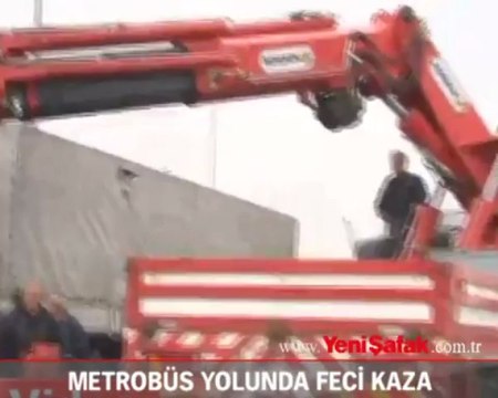 Metrobüs yolunda feci kaza