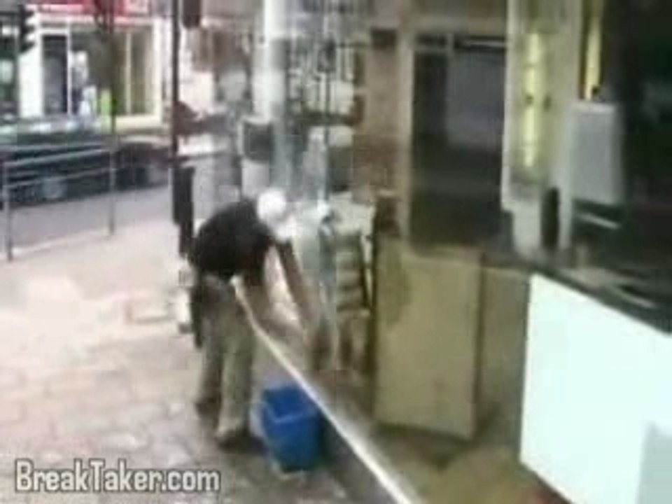 LAVEUR DE VITRES 1