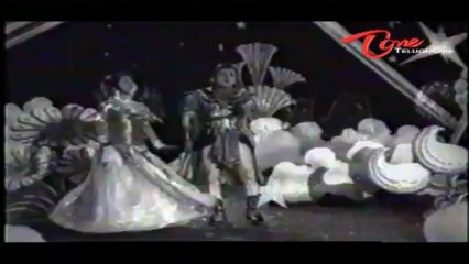 Devatha Songs - Bhalera Dheerudu Neevera - NTR - Savitri