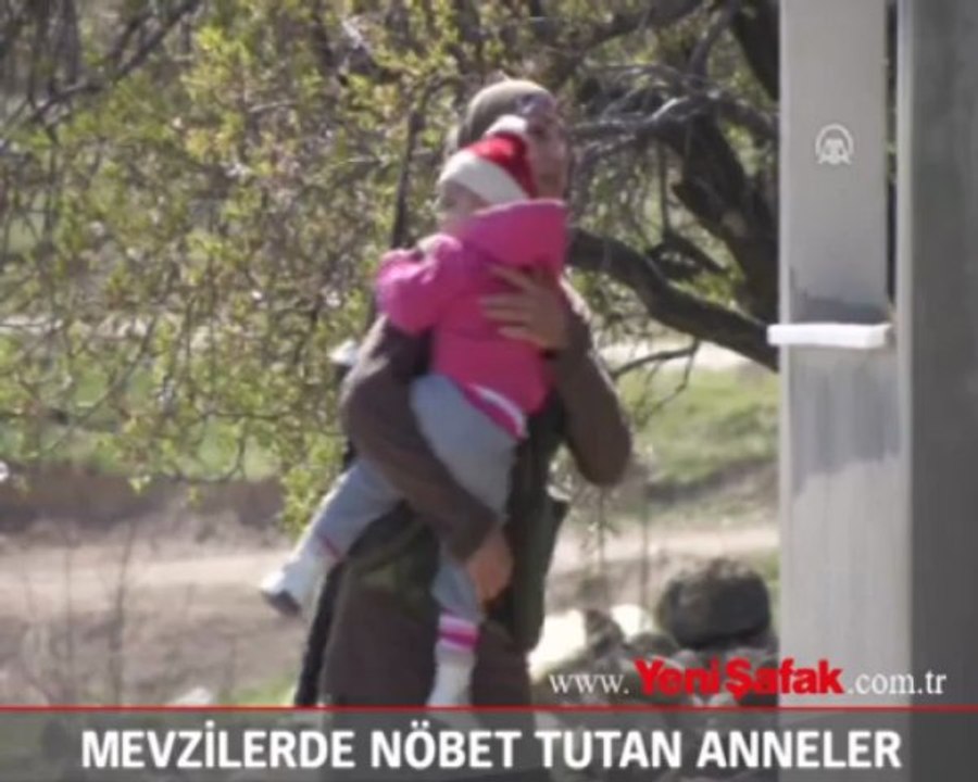 Mevzilerde nöbet tutan anneler
