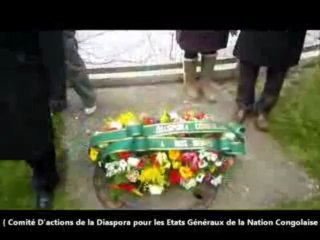 DÉPÔT DE FLEURS À PARIS EN HOMMAGE AUX CONGOLAIS QUI SONT MORTS LES MOIS DE MARS